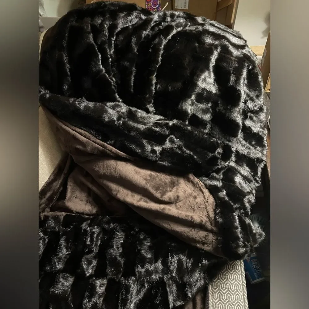 AVIVA STANOFF CHOCO-MINK THROW‎